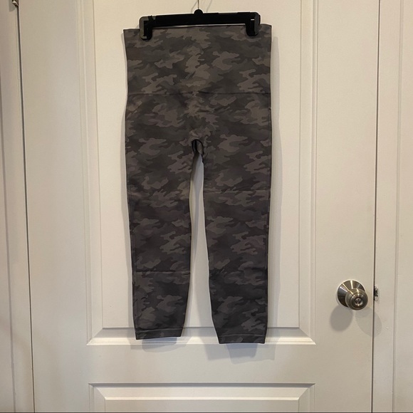 Spanx Seamless Camo Leggings - Picture 7 of 7